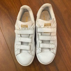 Adidas stan smith cloud white gold metallic velcro sneakers